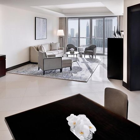 Address Downtown Hotel Dubai Luaran gambar A suite at the Ritz-Carlton, DIFC