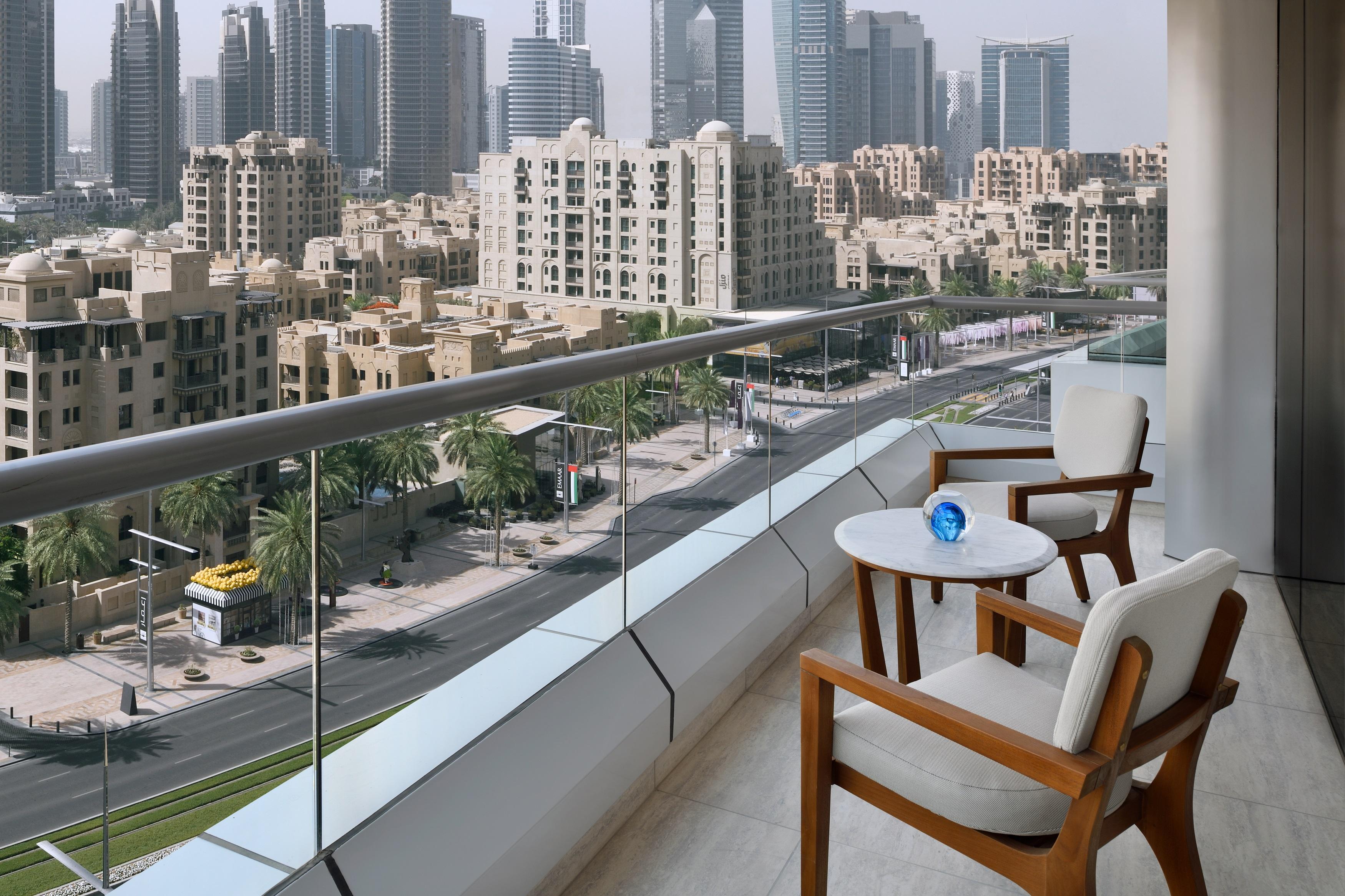 Address Downtown Hotel Dubai Luaran gambar A balcony in Dubai