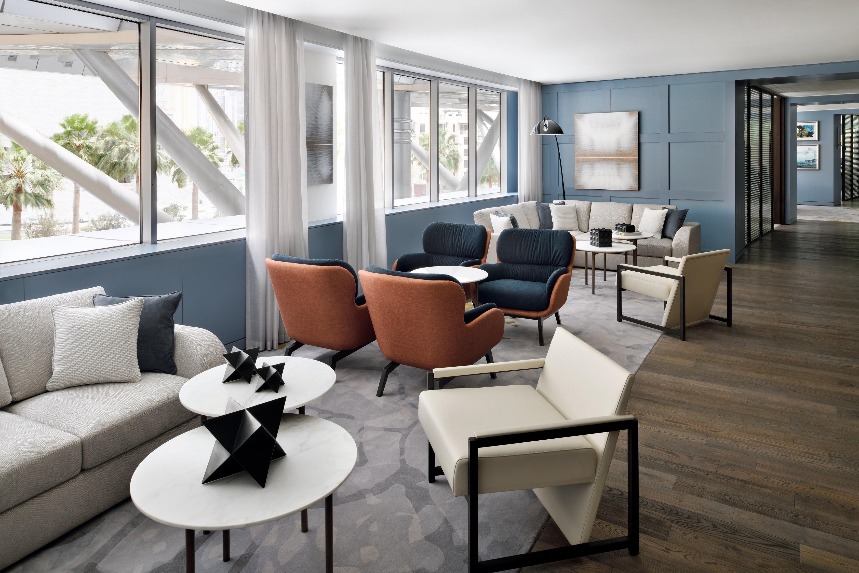 Address Downtown Hotel Dubai Luaran gambar The Club at London Heathrow Airport