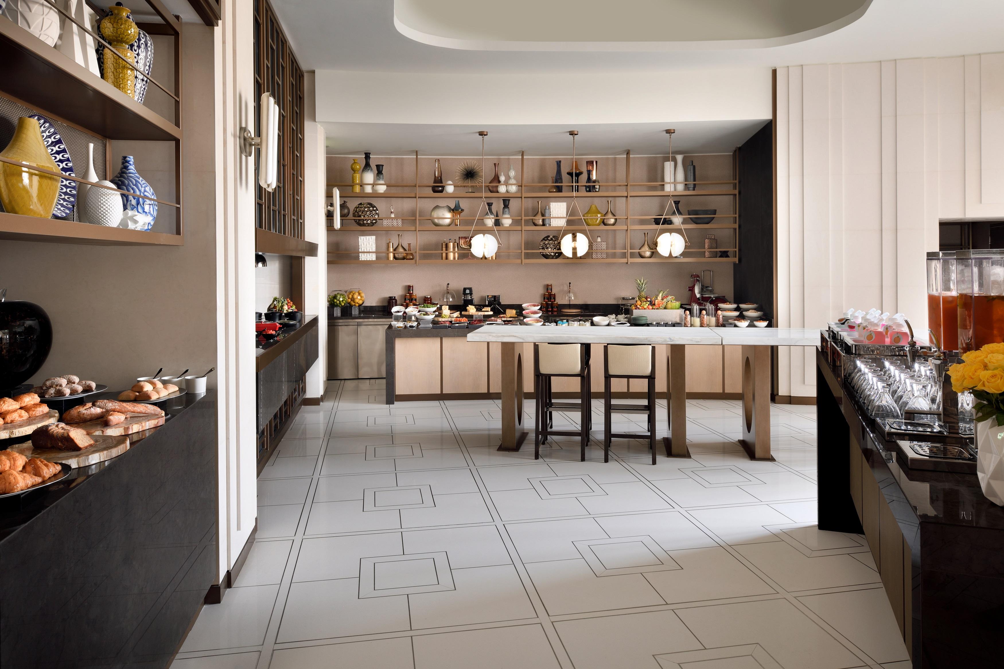Address Downtown Hotel Dubai Luaran gambar The kitchen at the Ritz-Carlton, Paris