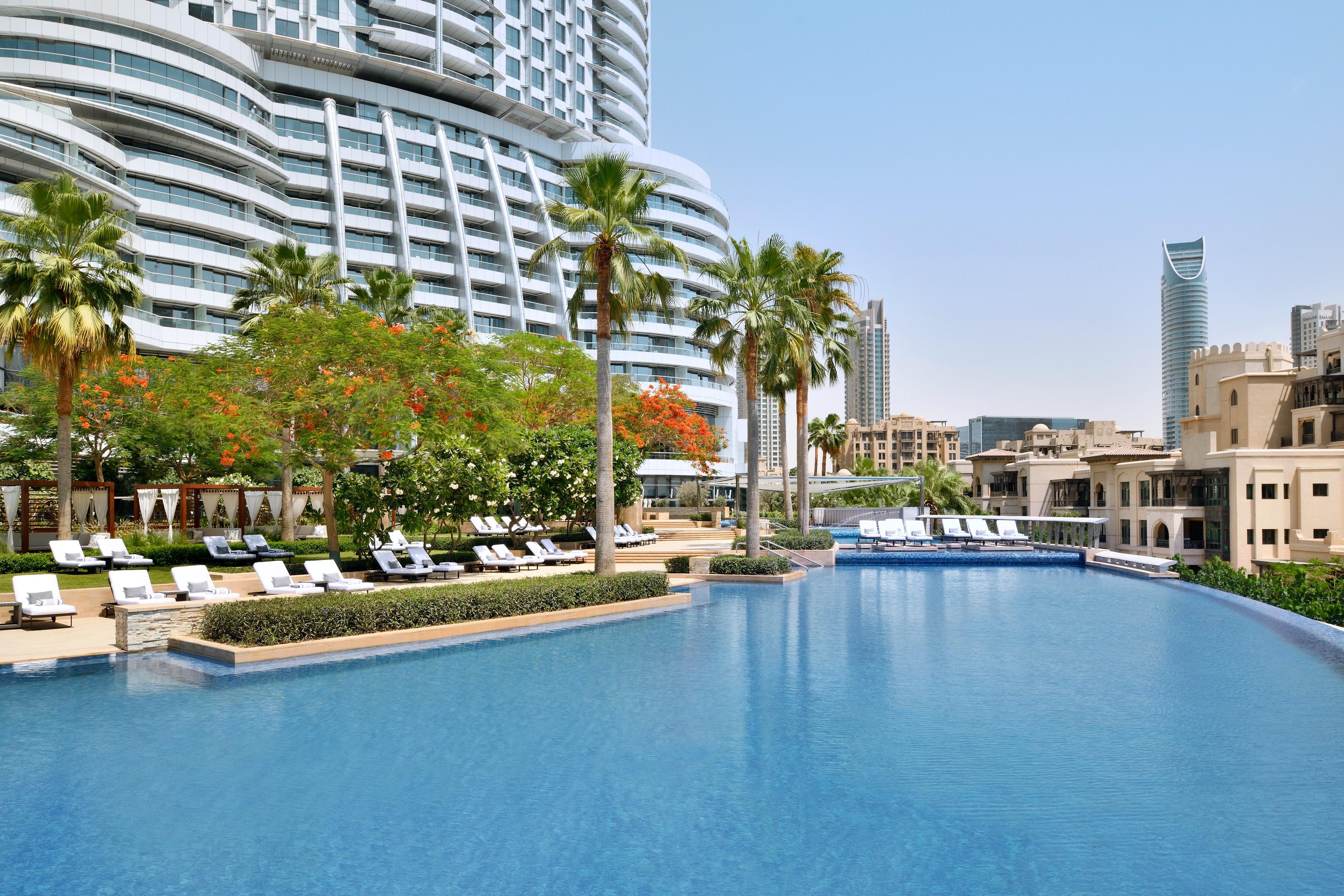 Address Downtown Hotel Dubai Luaran gambar The swimming pool at the Jumeirah Beach Hotel