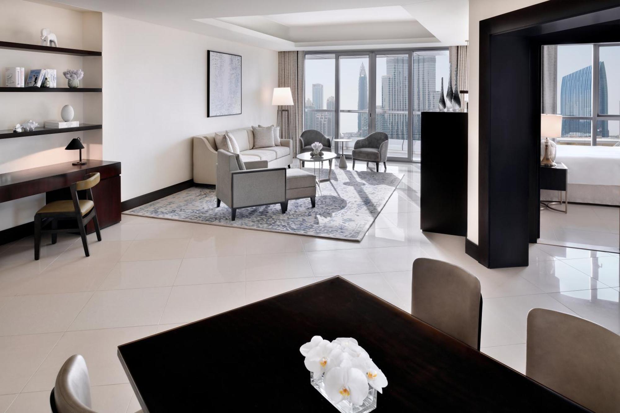 Address Downtown Hotel Dubai Luaran gambar A suite at the Ritz-Carlton, DIFC