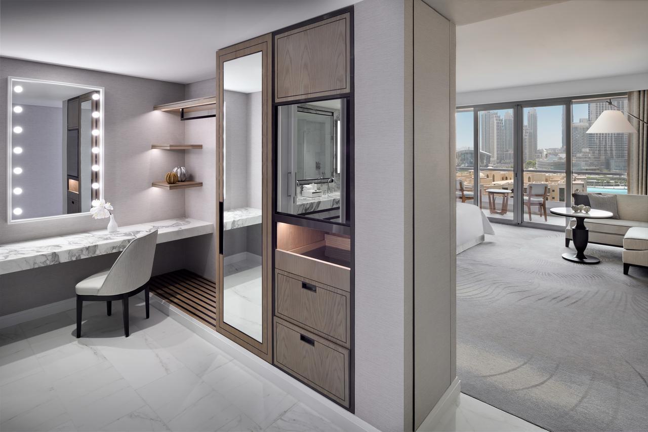 Address Downtown Hotel Dubai Luaran gambar A bathroom in a suite at The Ritz-Carlton, Downtown, Dubai
