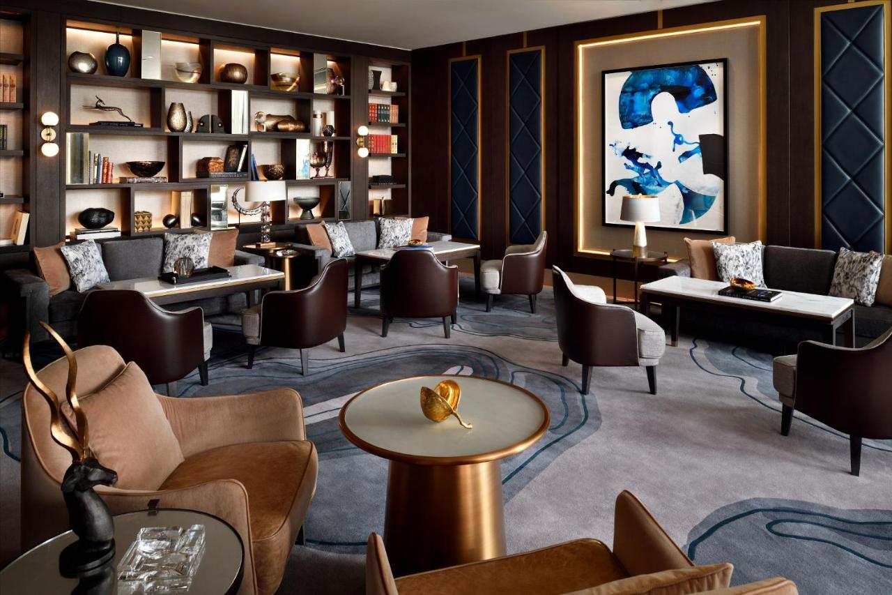 Address Downtown Hotel Dubai Luaran gambar The Library at The Ritz-Carlton, DIFC